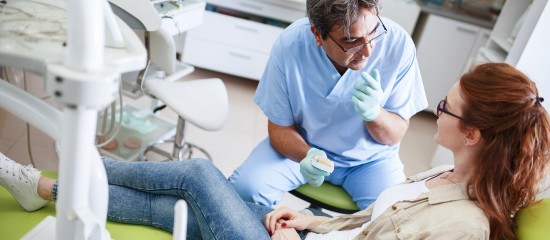 Dentistes : un référentiel pour évaluer l’exposition des salariés à la pénibilité